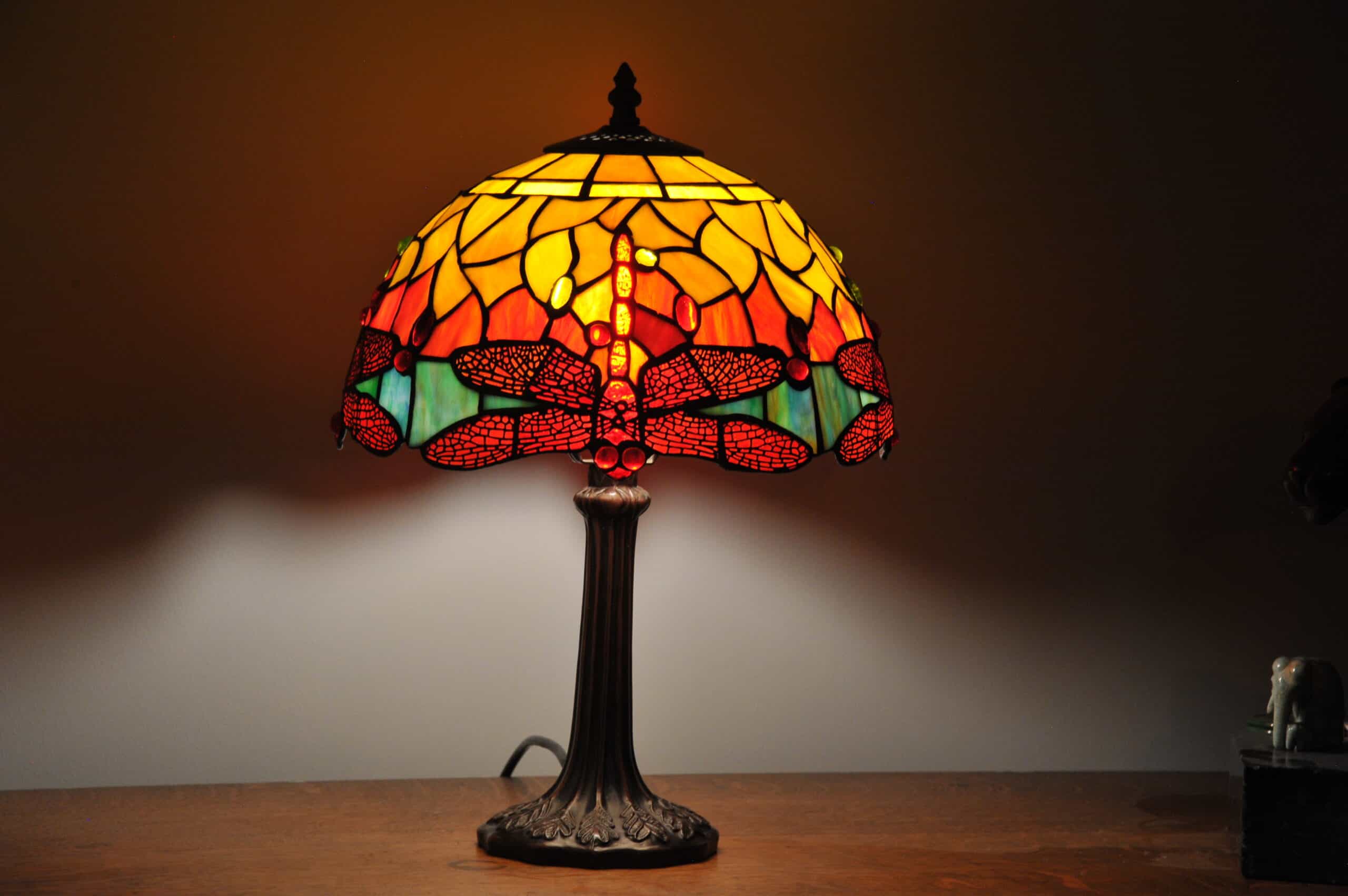 striking vintage tiffany style dragonfly table lamp