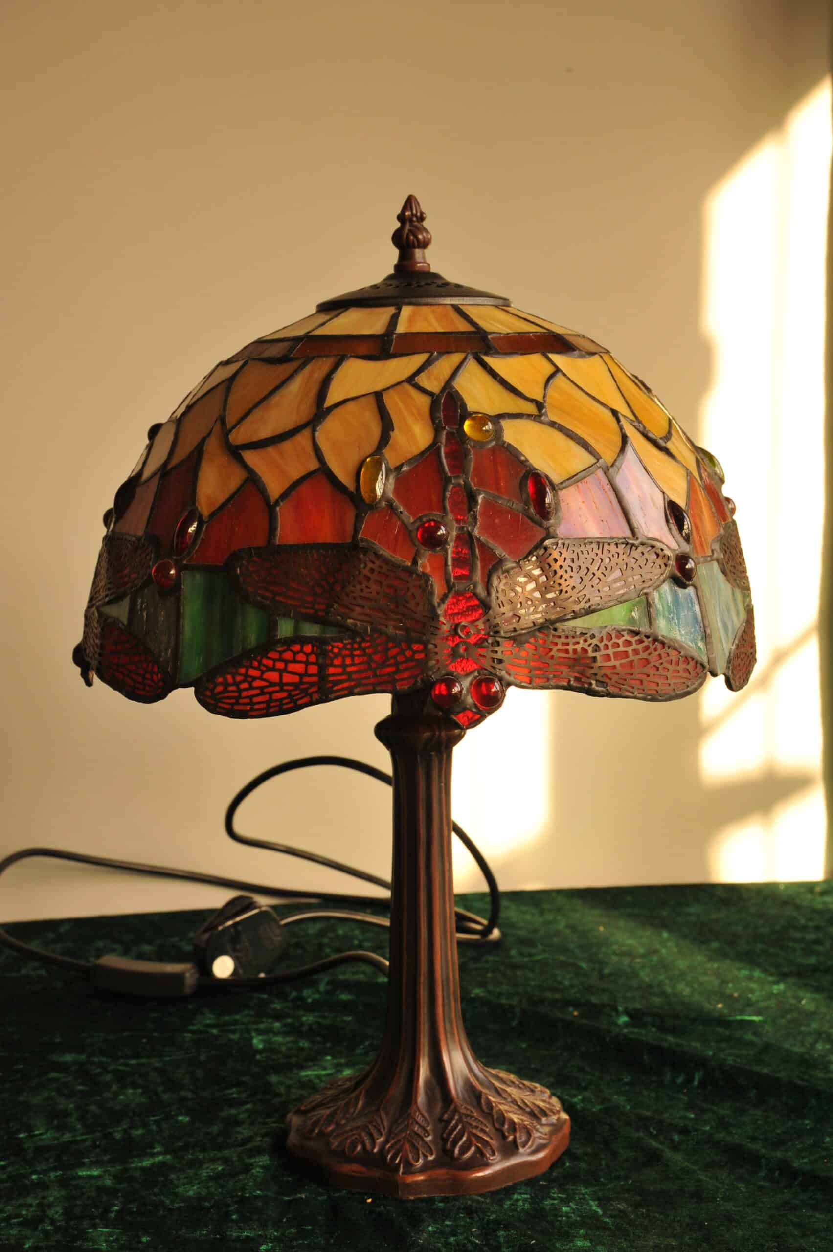 striking vintage tiffany style dragonfly table lamp