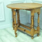 a very pretty small vintage oak gateleg table