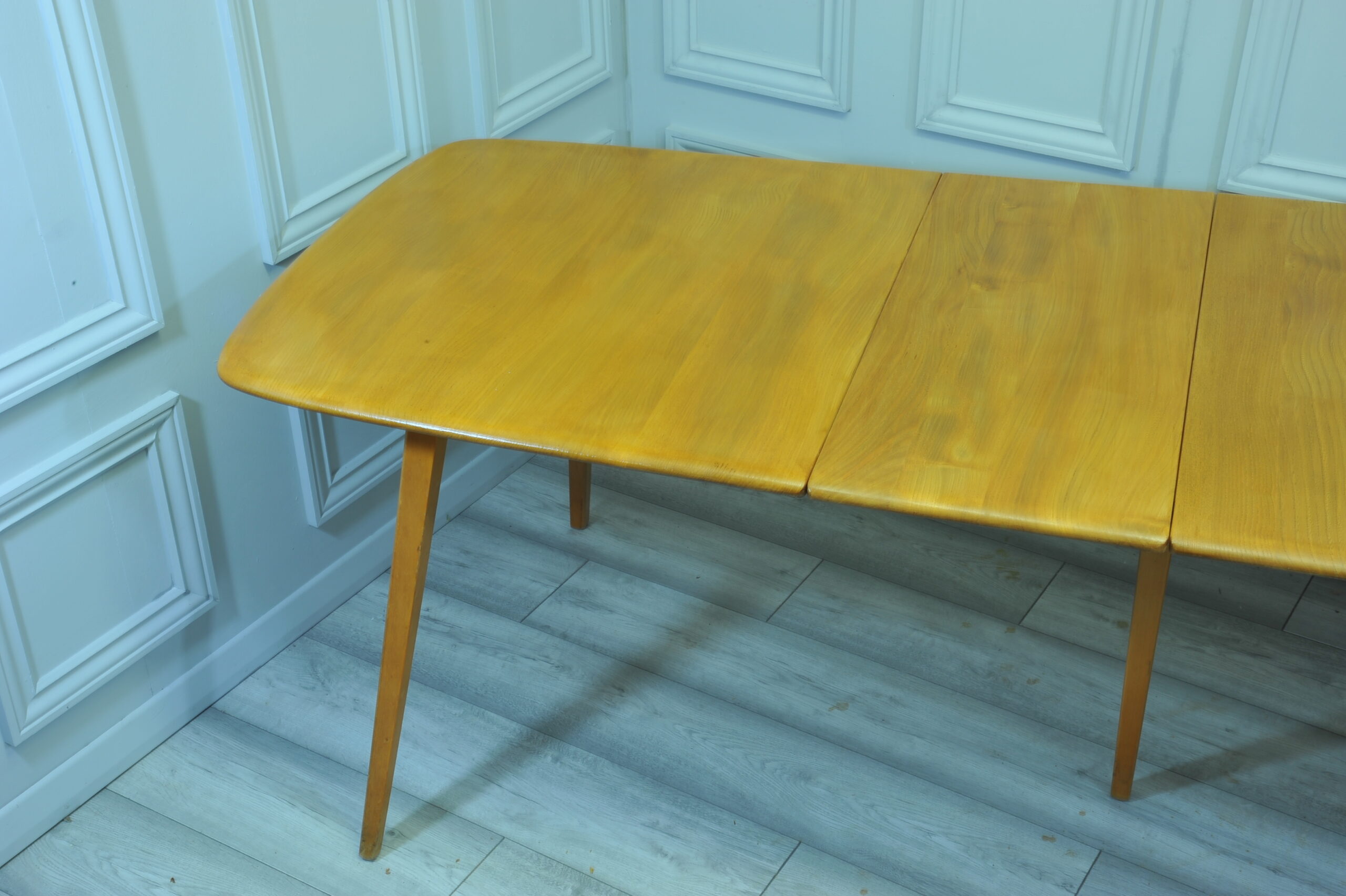 the vintage ercol blonde grand windsor 444 extending dining table