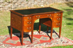 Antique early 19th century Maple & Co seven drawer twin pedestal writing desk with black leather top and marquetry inlay, fron tview