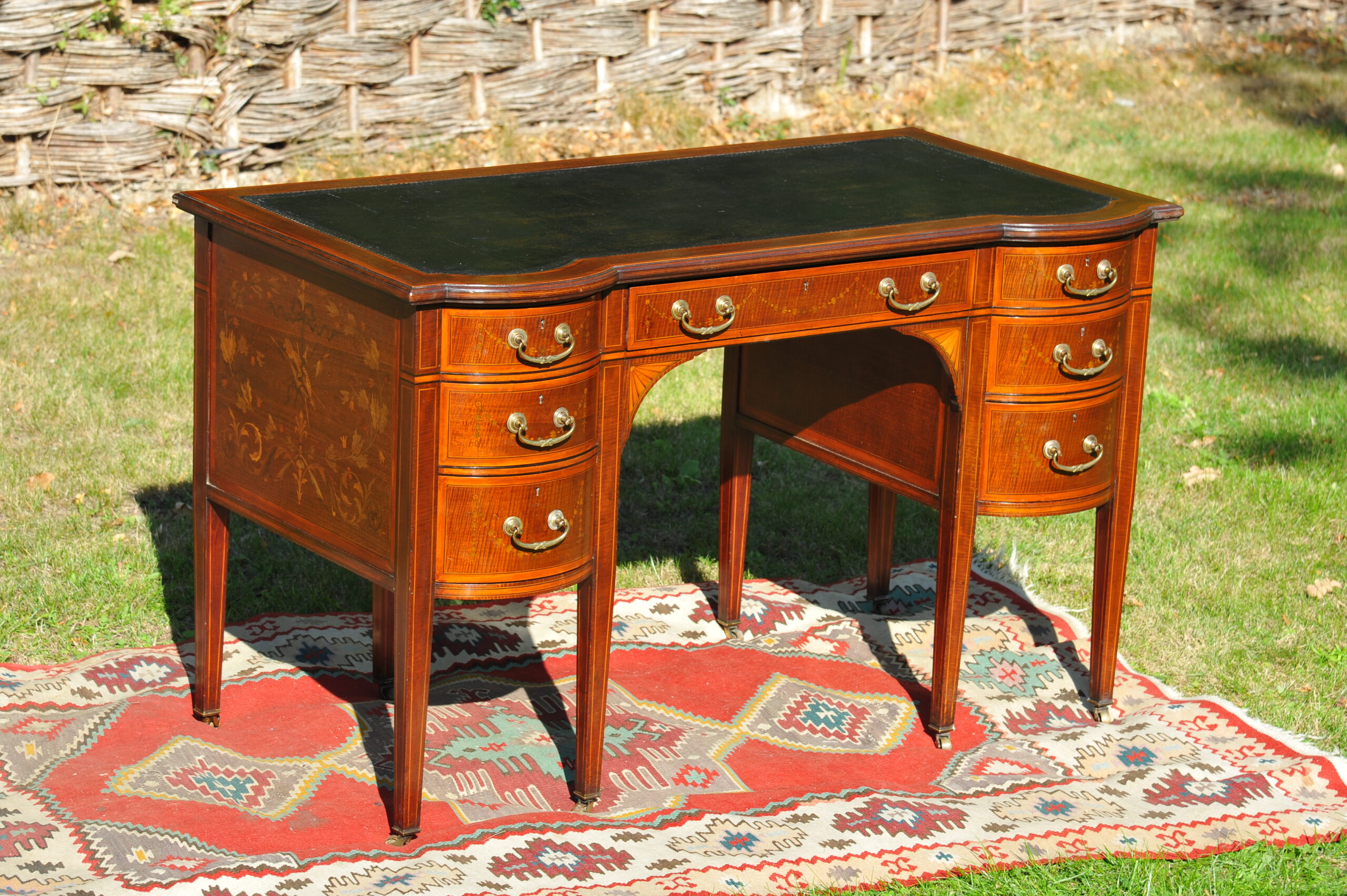 Antique early 19th century Maple & Co seven drawer twin pedestal writing desk with black leather top and marquetry inlay, fron tview