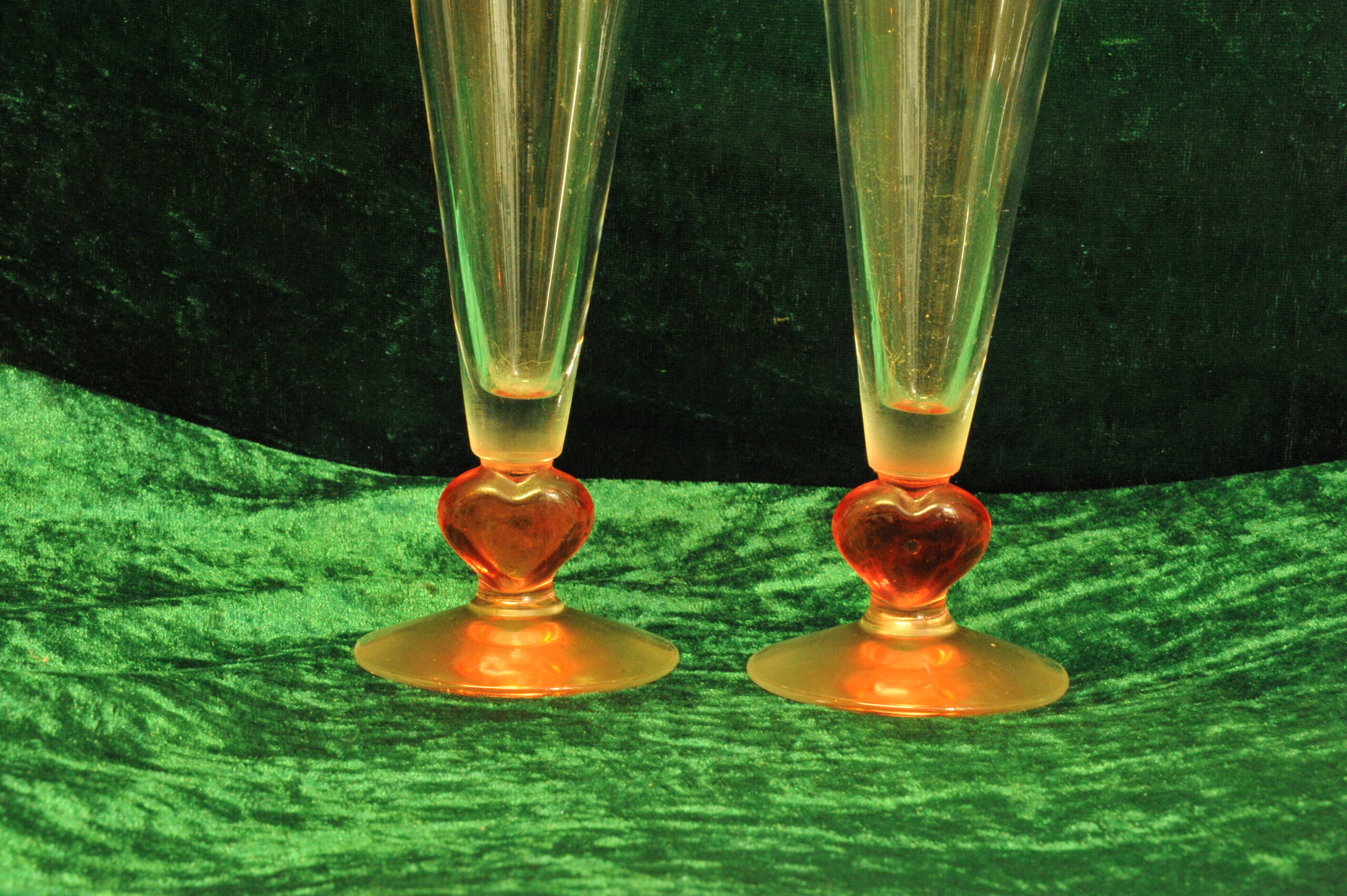 pair vintage valentine red heart stem drinking glasses romantic