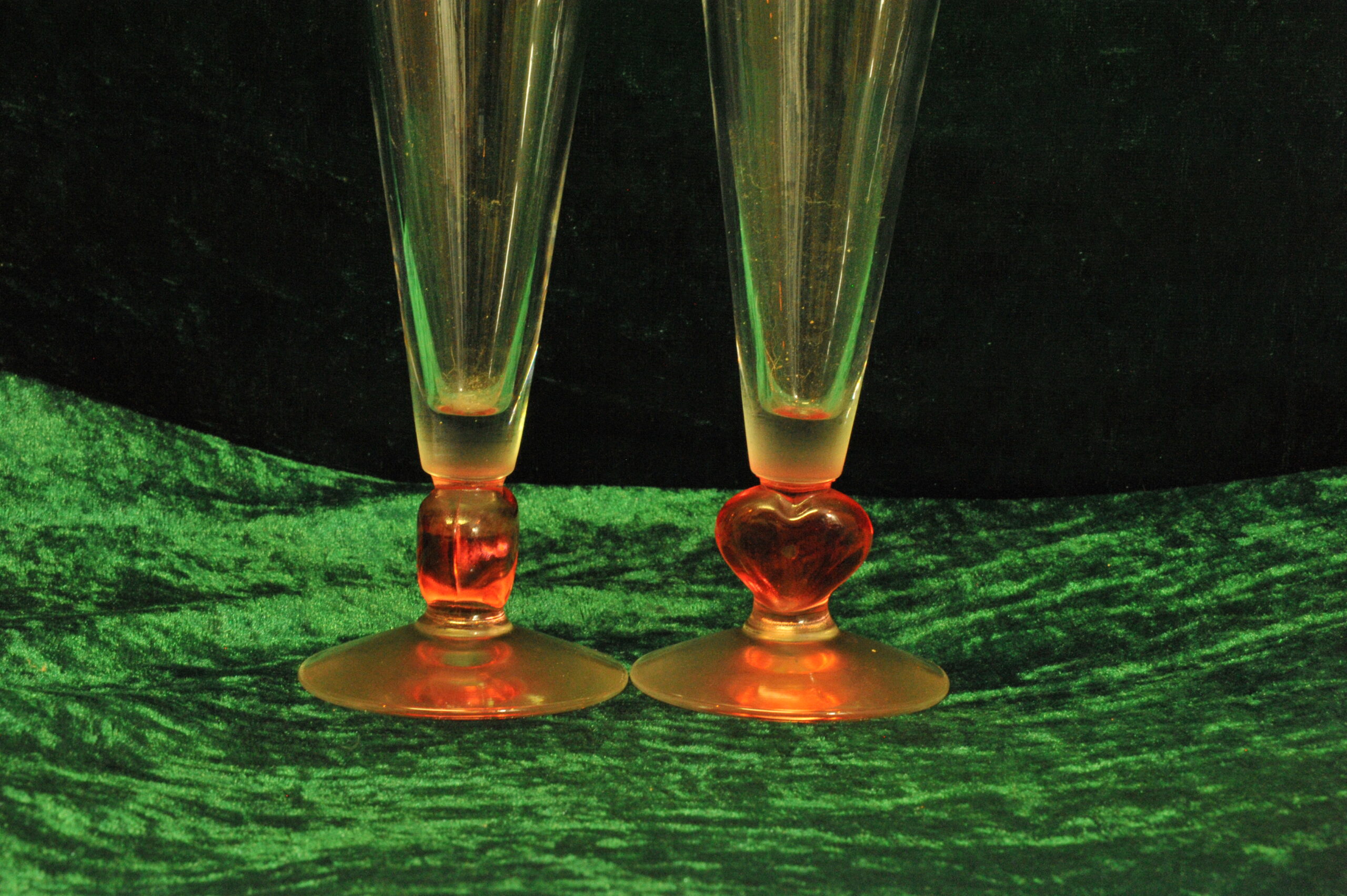 pair vintage valentine red heart stem drinking glasses romantic