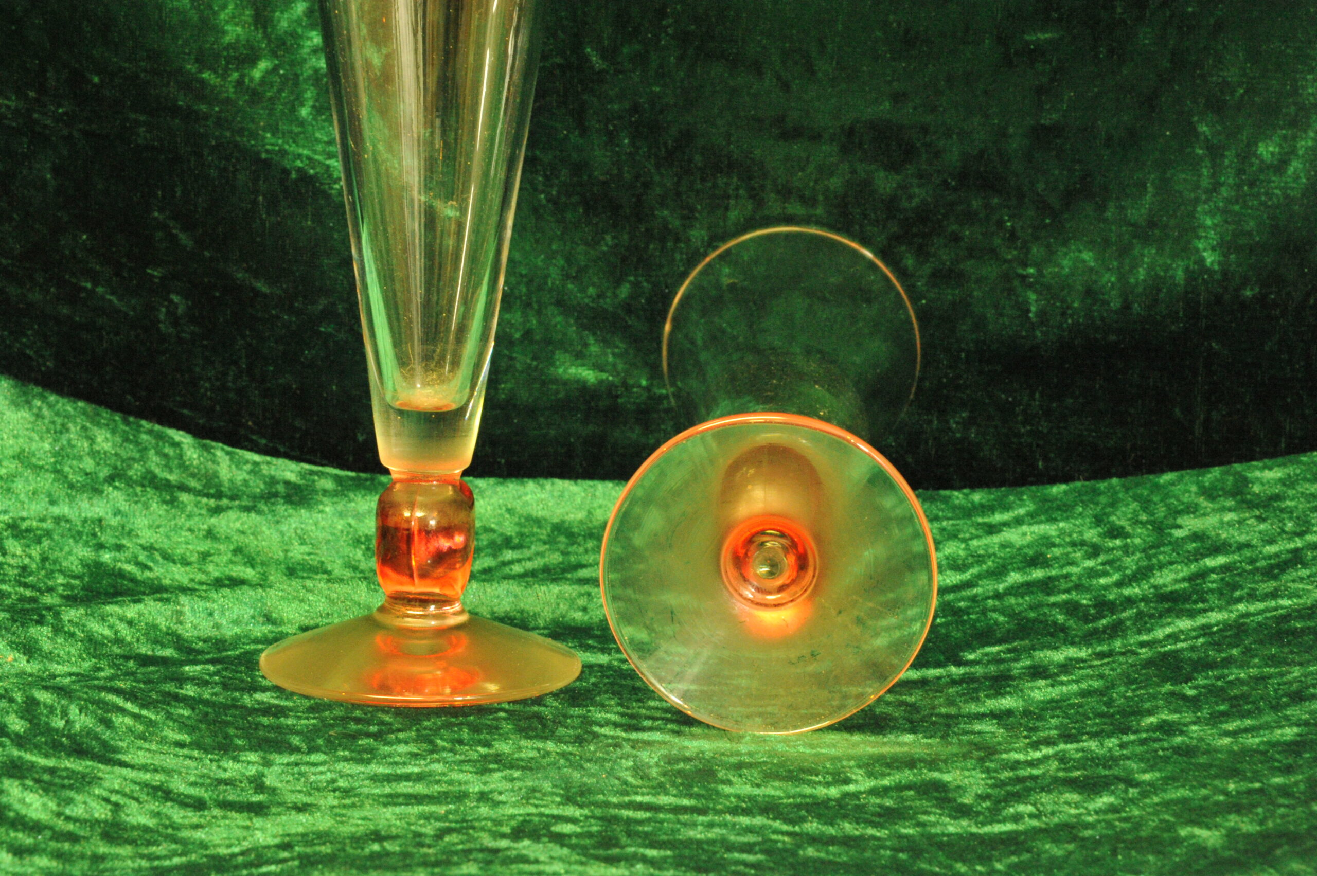 pair vintage valentine red heart stem drinking glasses romantic