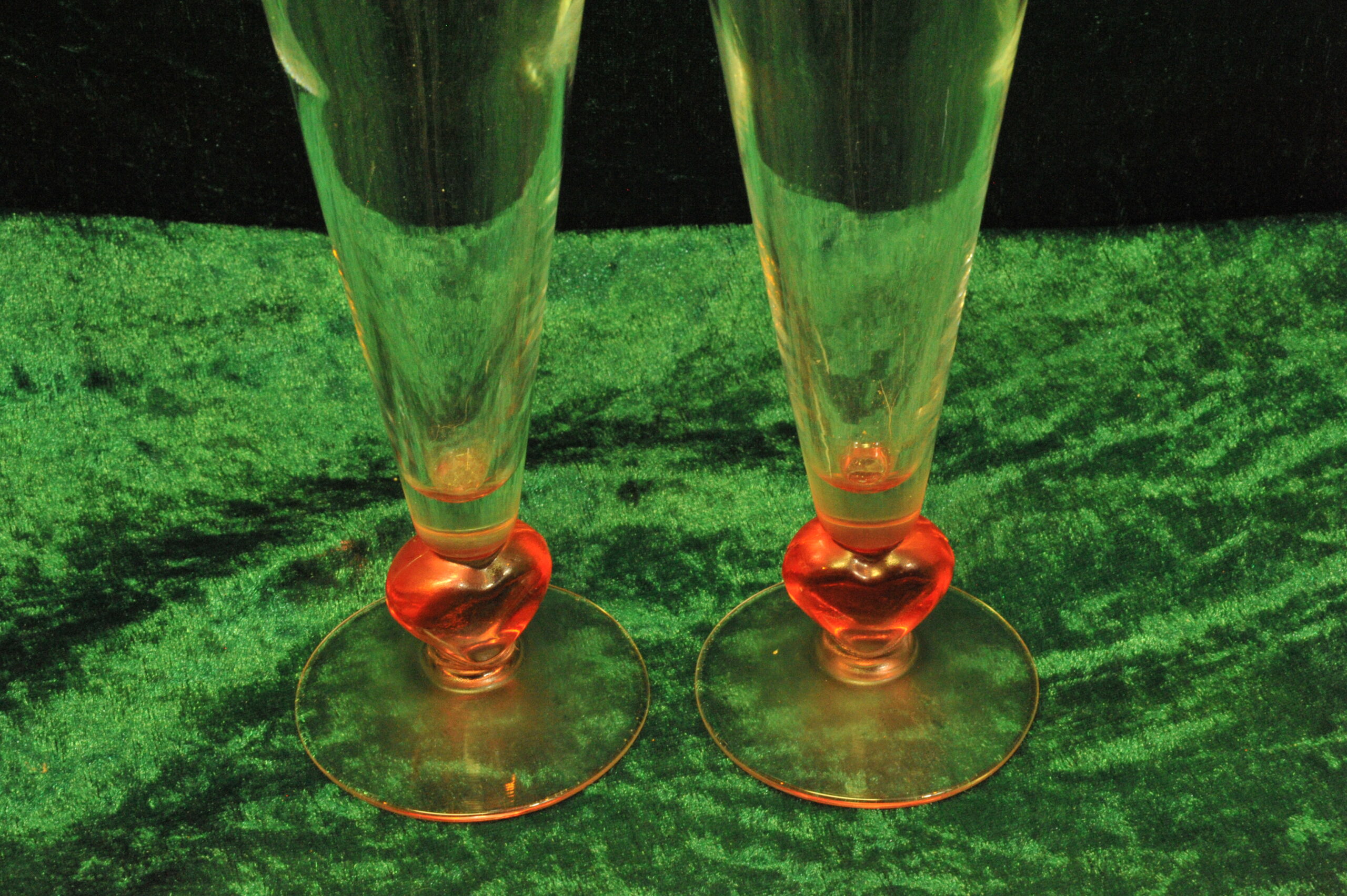 pair vintage valentine red heart stem drinking glasses romantic