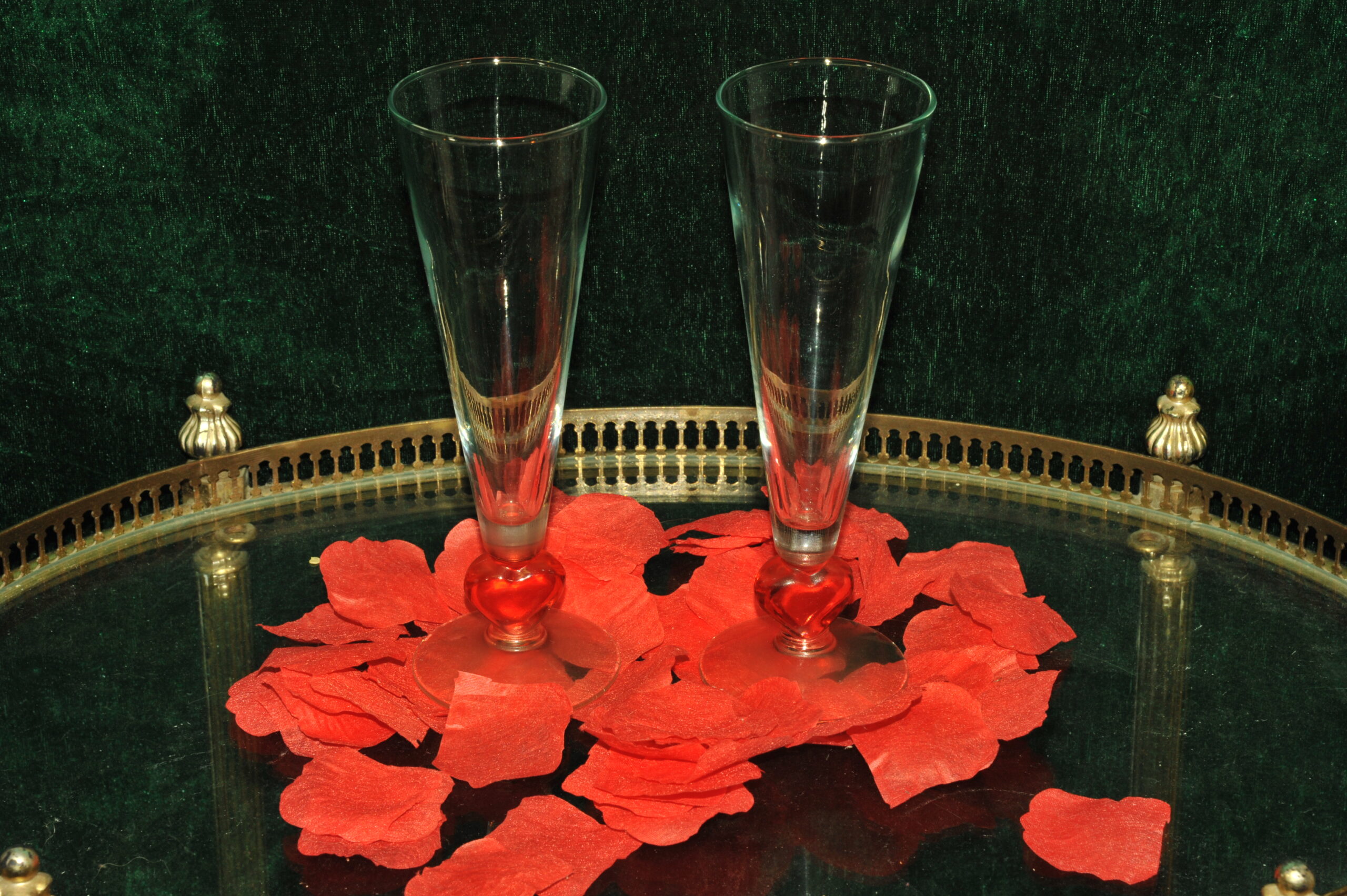pair vintage valentine red heart stem drinking glasses romantic